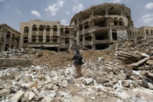هيومن رايتس ووتش تتهم التحالف بقيادة السعودية في اليمن بارتكاب جرائم حرب